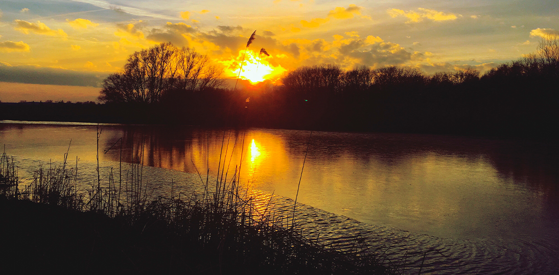 PANORAMAS-NOVIEMBRE_0002_scenic-view-lake-against-sky-sunset
